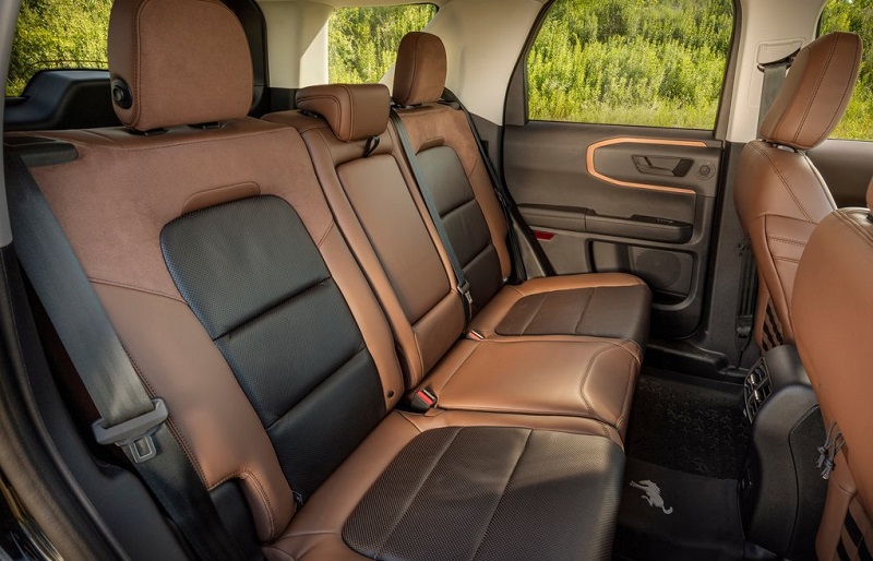 Hàng ghế thứ hai của Ford Bronco 2021 sang trọng