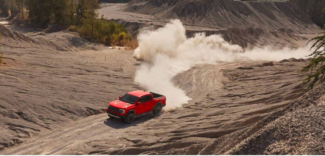 Ford Ranger Raptor 2023 Mới nhất chạy trên cát